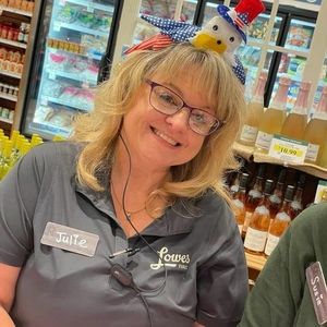 Meet your Posher, Julie